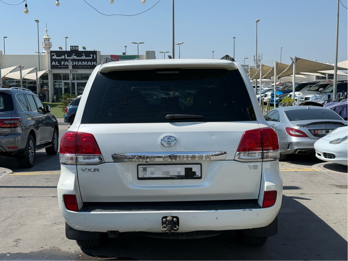 Toyota Land Cruiser - Image 8