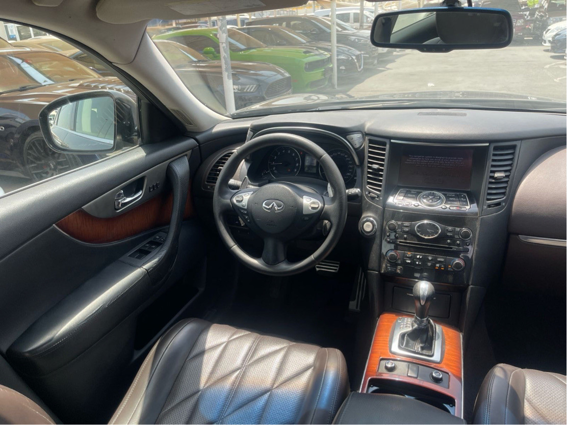 Infiniti QX70 - Image 7