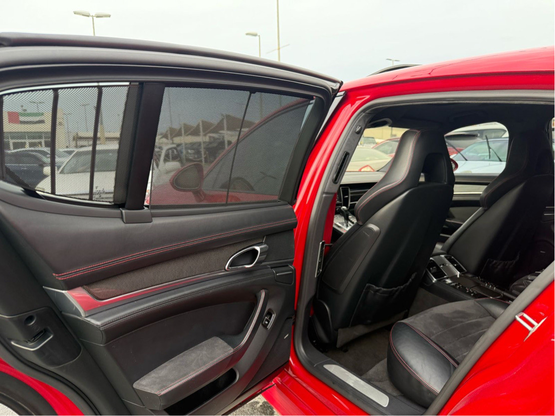 Porsche Panamera - Image 11