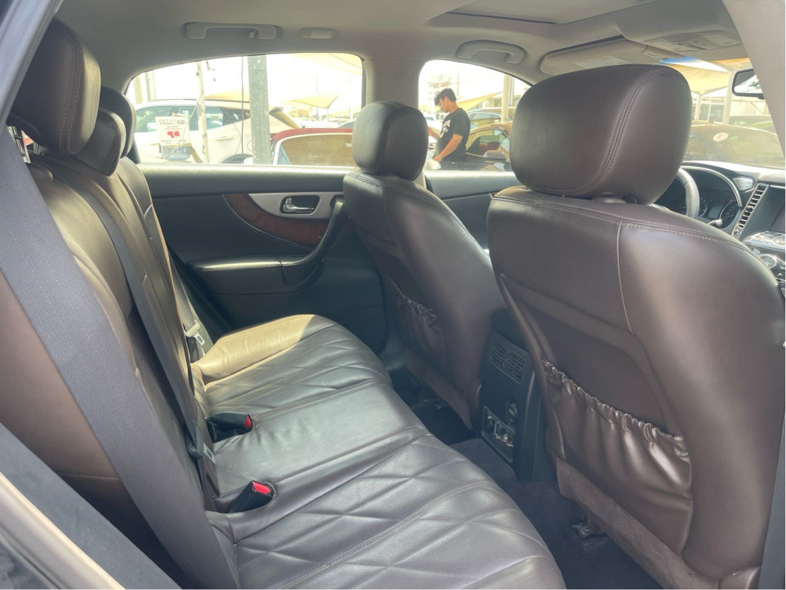 Infiniti QX70 - Image 11