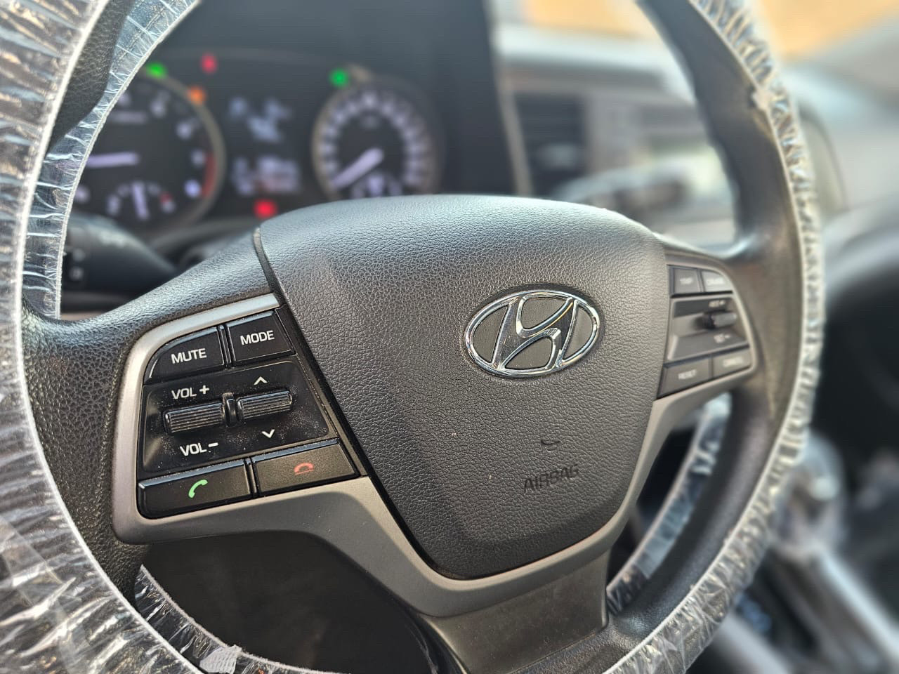 Hyundai Elantra - Image 9