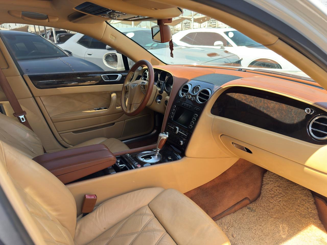 Bentley Continental Flying Spur - Image 10