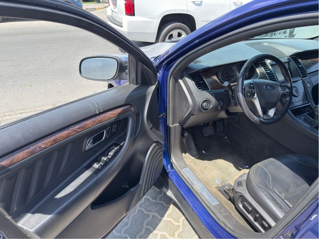 Ford Taurus - Image 6