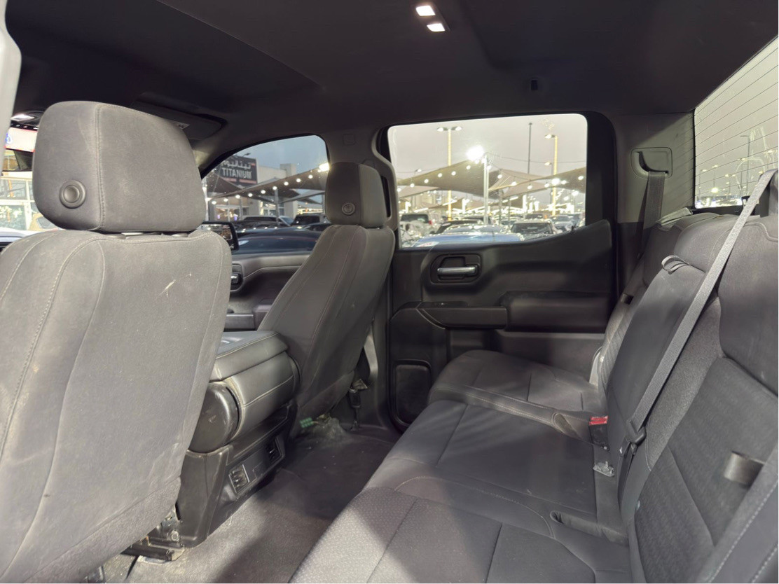 Chevrolet Silverado - Image 11