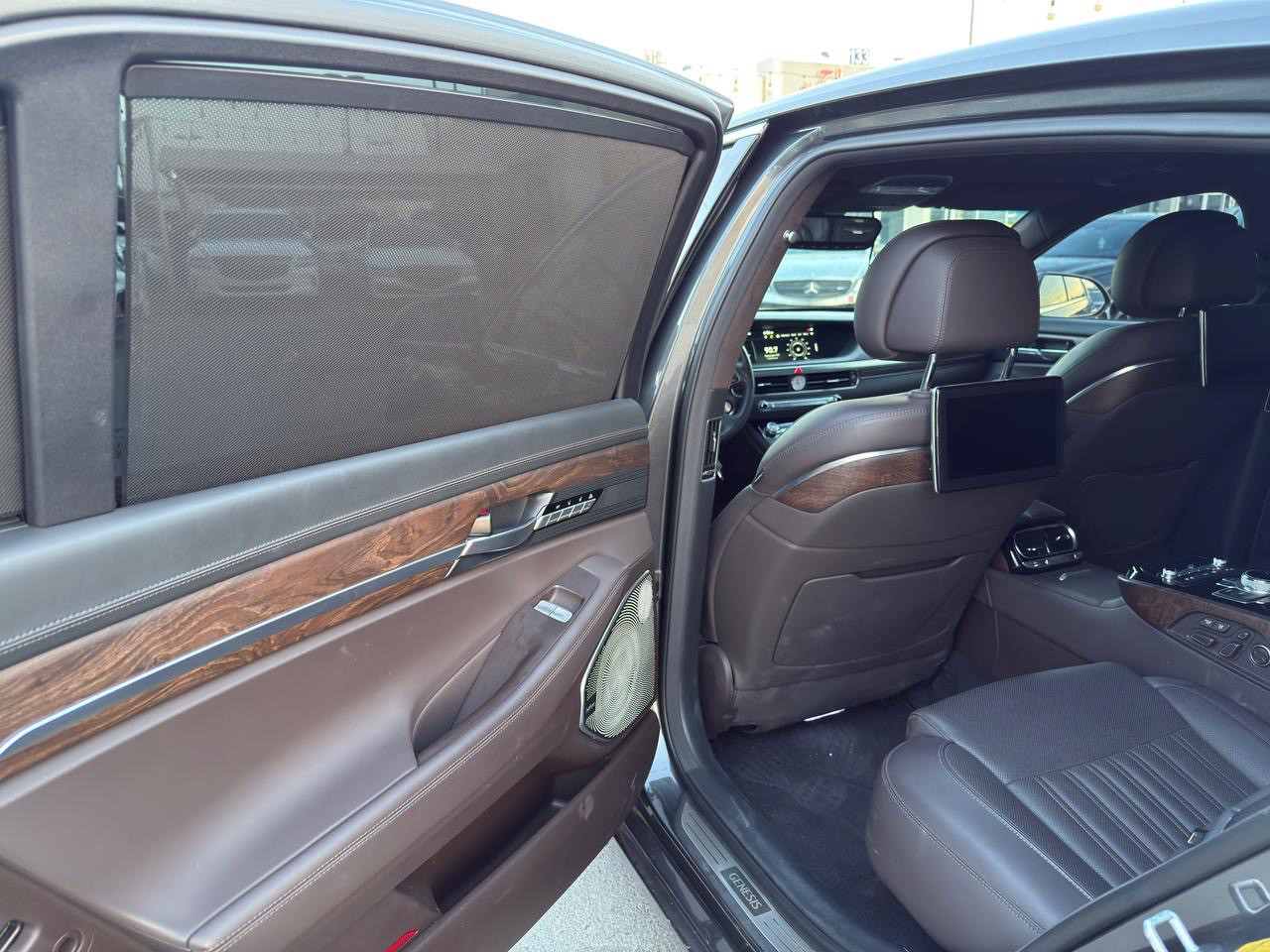 Genesis G 90 - Image 11