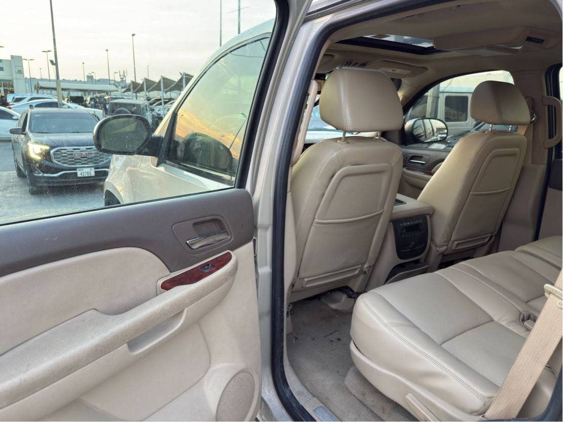 Chevrolet Tahoe - Image 12