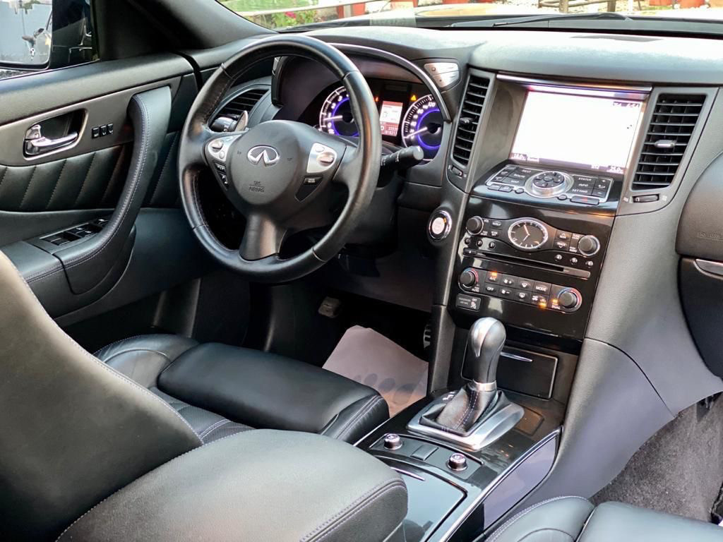 Infiniti QX70 - Image 9