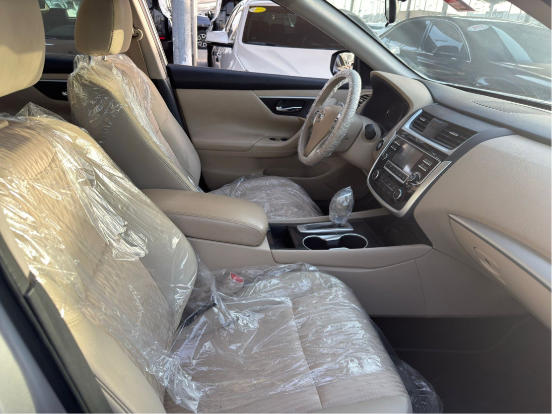 Nissan Altima - Image 10