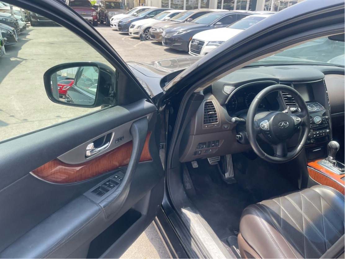 Infiniti QX70 - Image 6