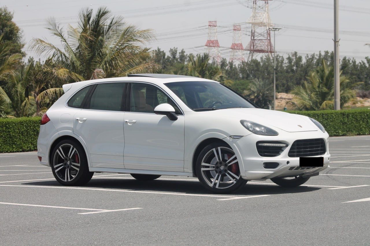 Porsche Cayenne - Image 12