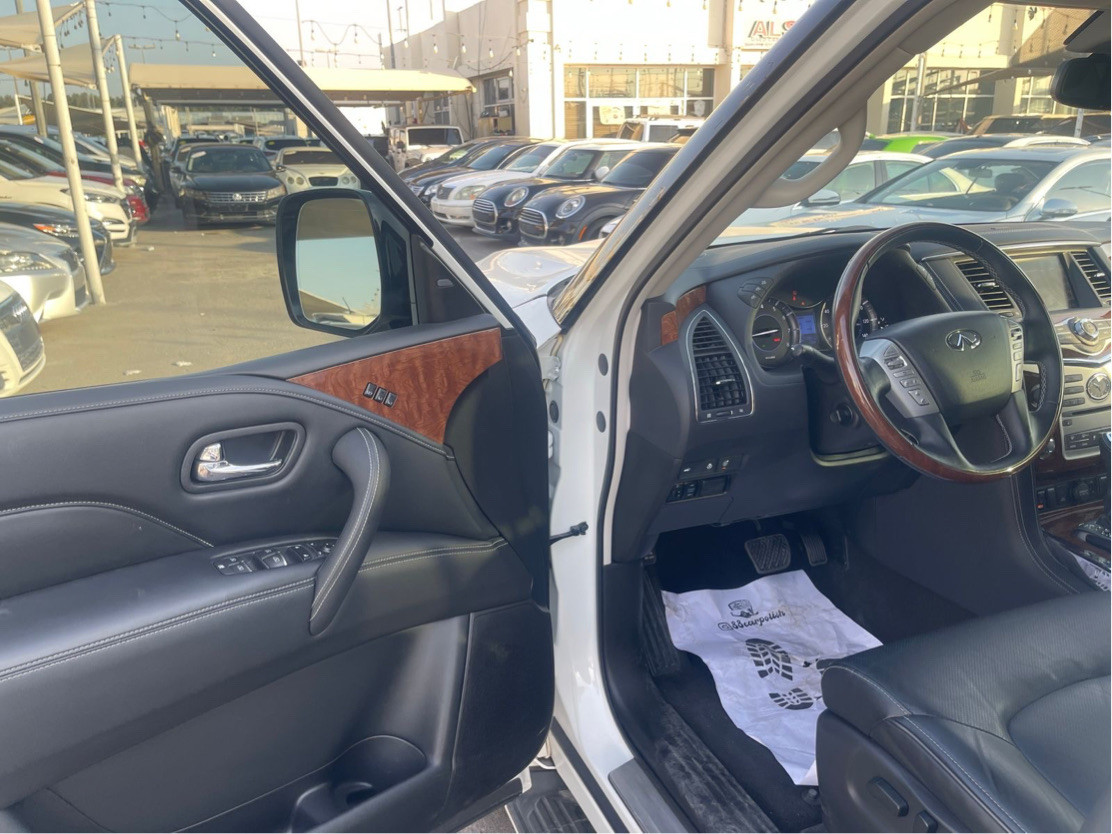 Infiniti QX80 - Image 4