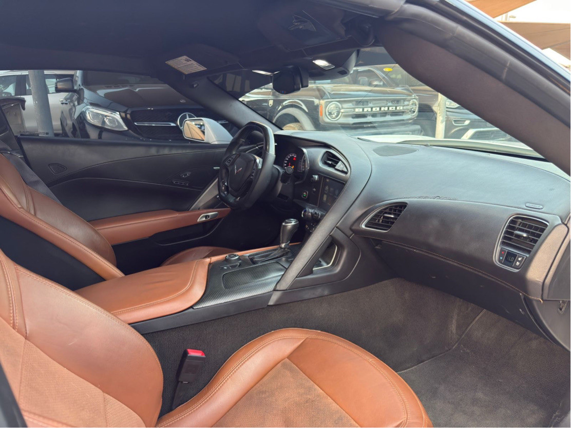 Chevrolet Corvette - Image 11