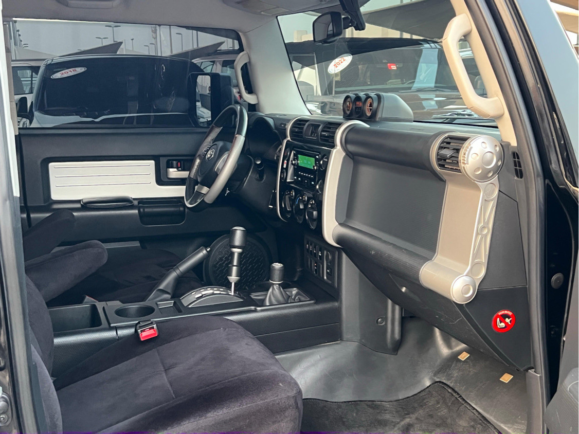 Toyota FJ Cruiser - Image 10