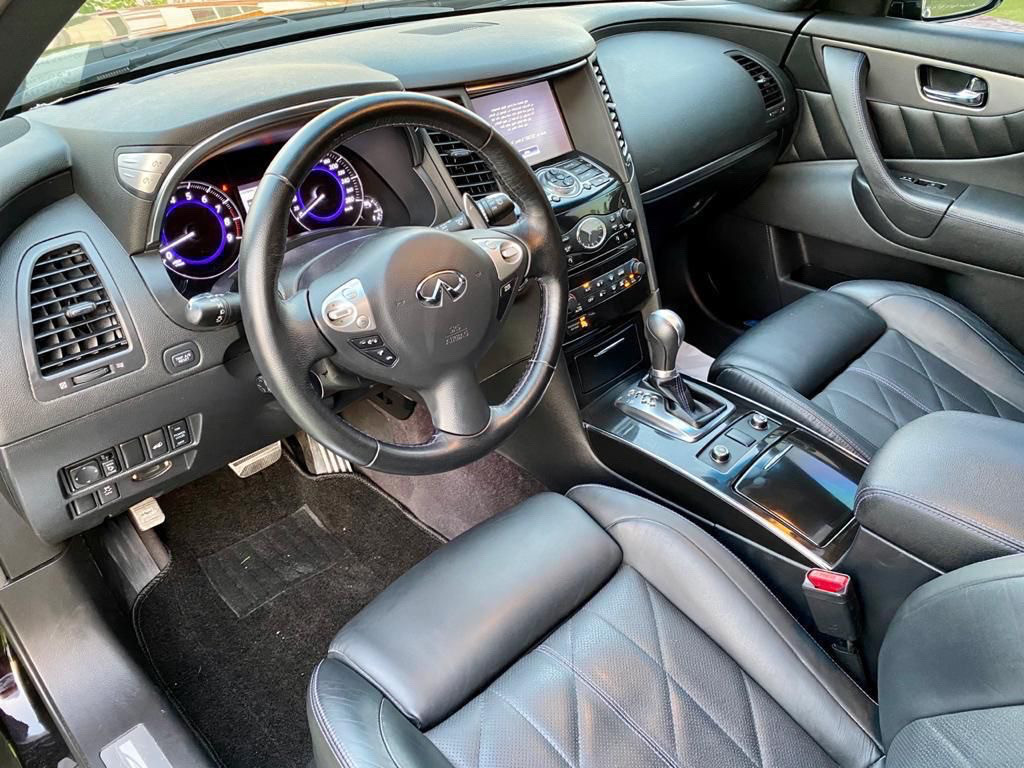 Infiniti QX70 - Image 8