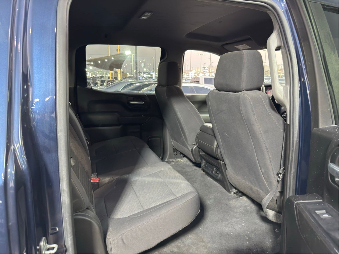Chevrolet Silverado - Image 12