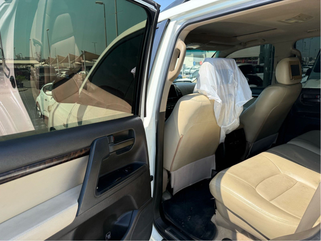Toyota Land Cruiser - Image 11