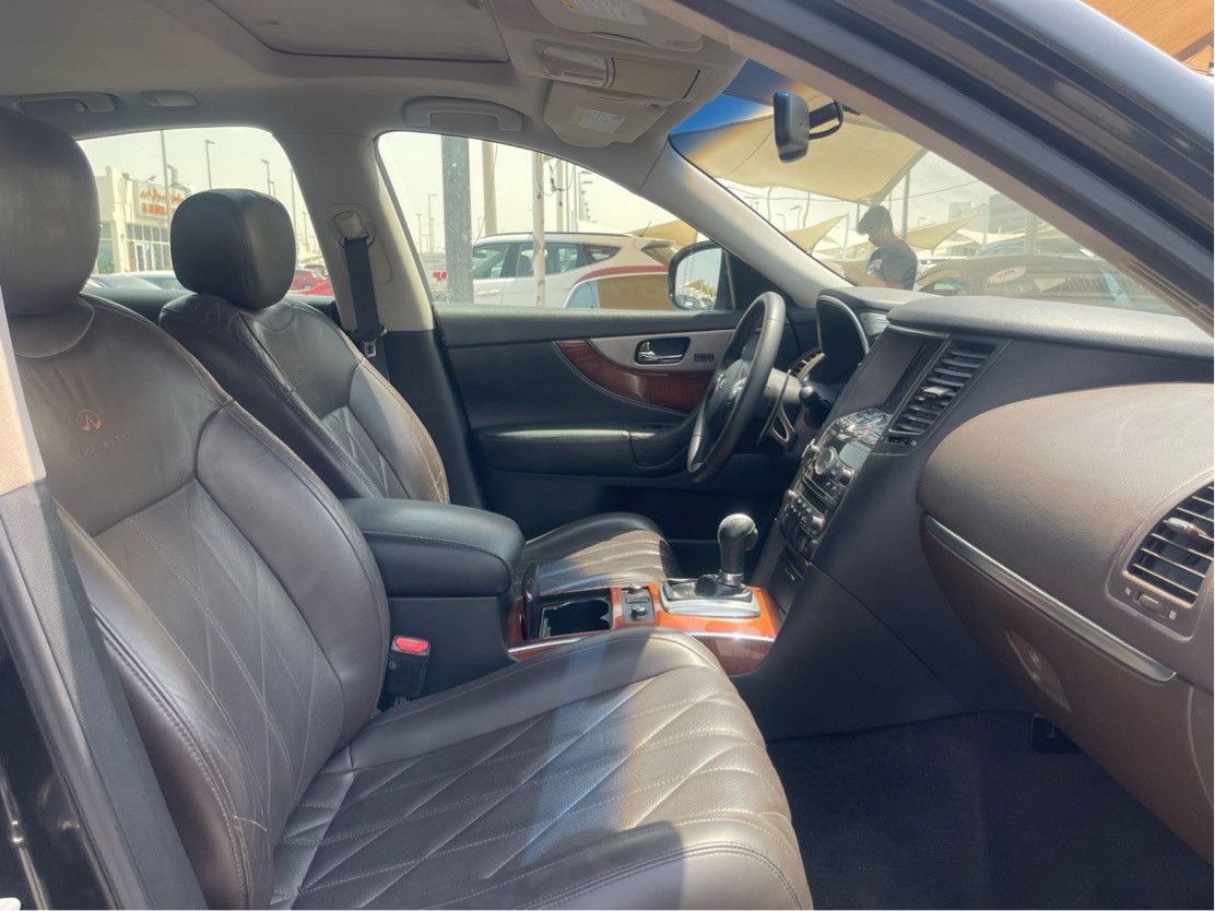 Infiniti QX70 - Image 9