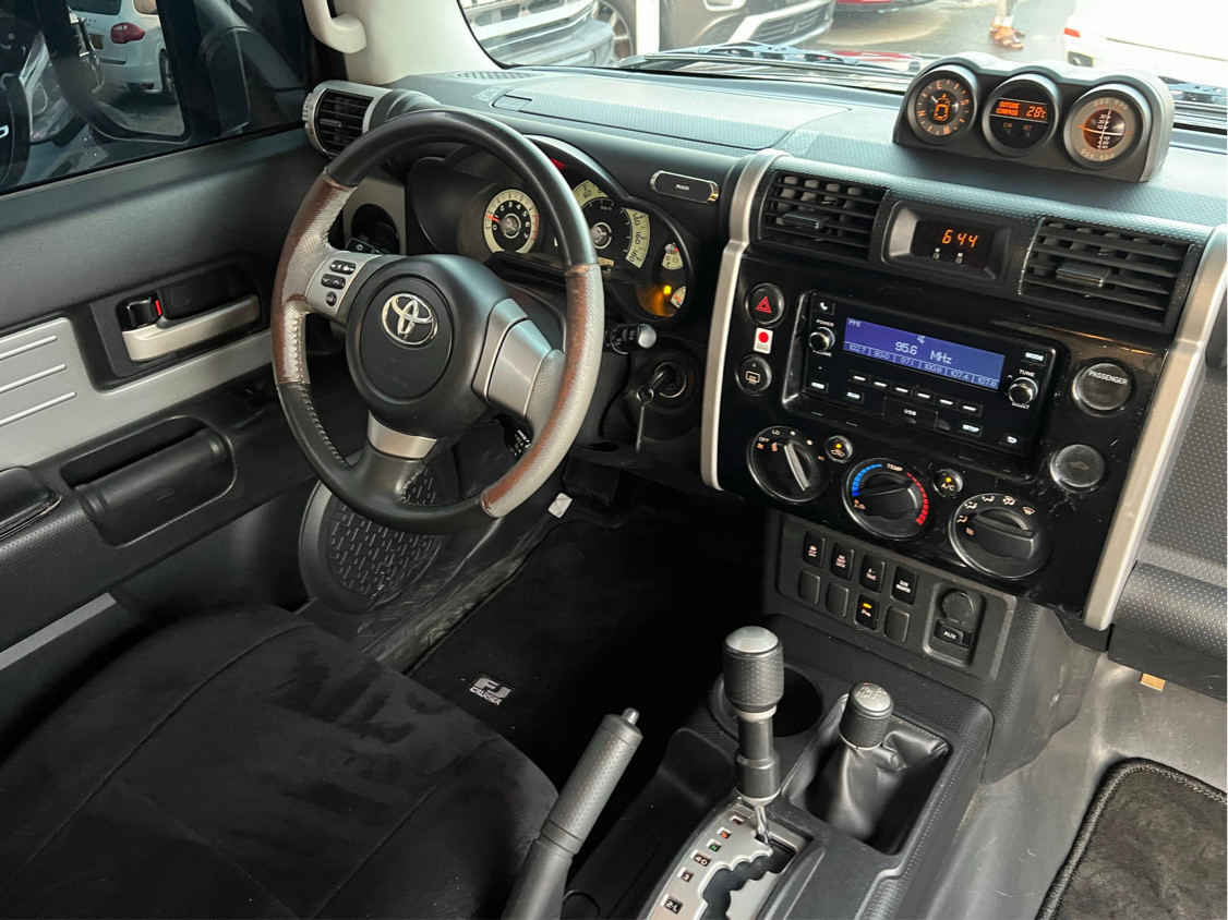 Toyota FJ Cruiser - Image 11