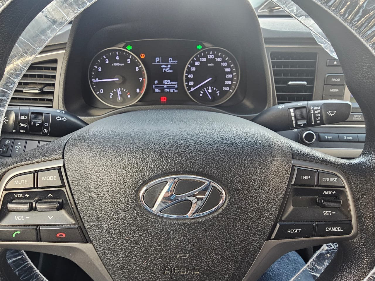 Hyundai Elantra - Image 8