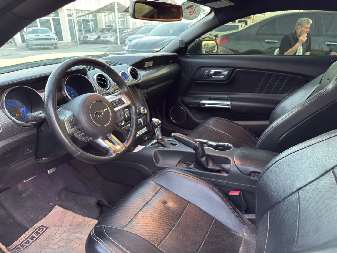 Ford Mustang - Image 9