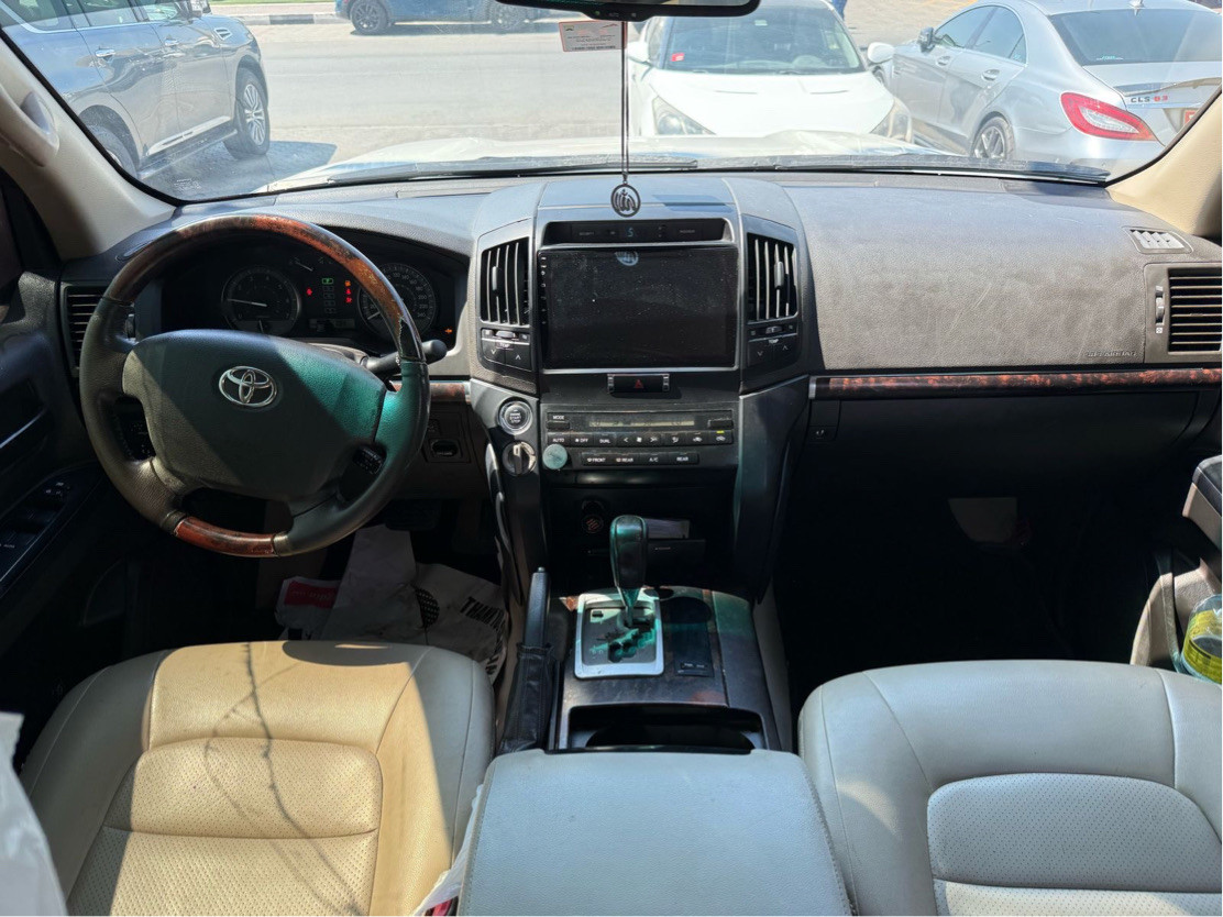Toyota Land Cruiser - Image 10