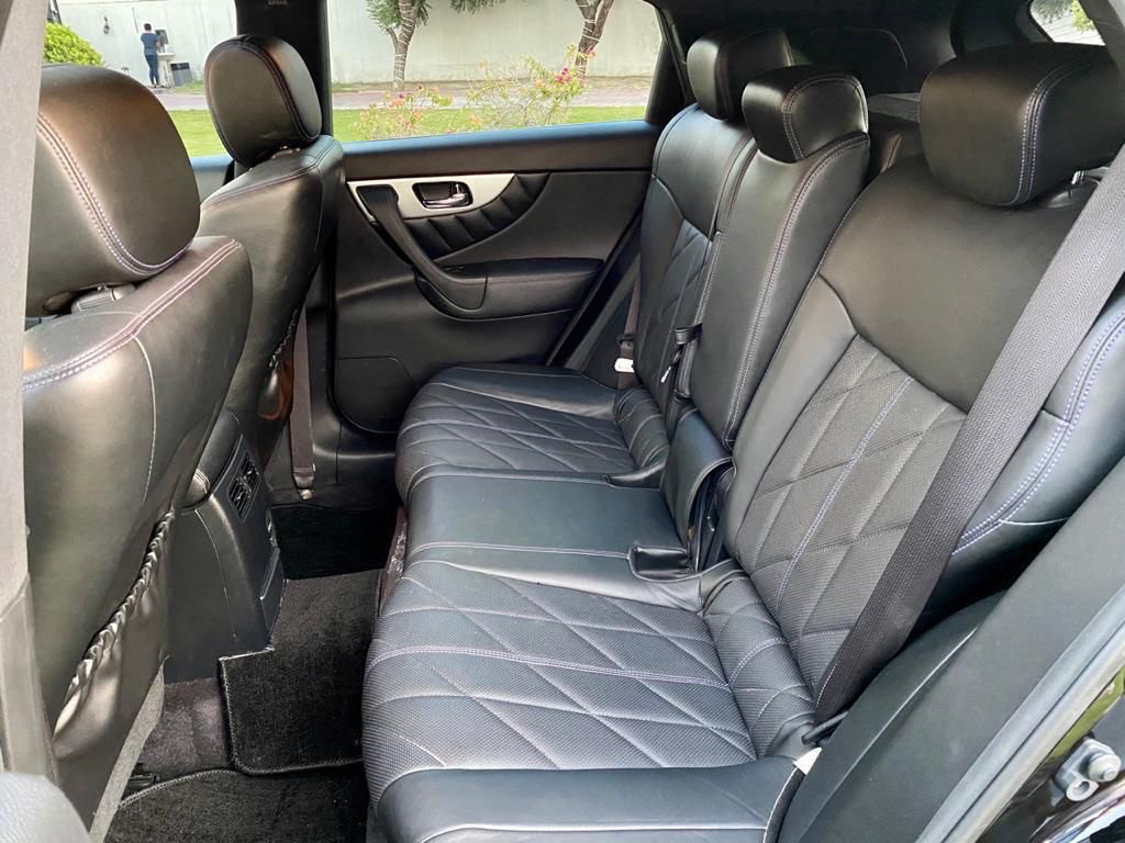 Infiniti QX70 - Image 10