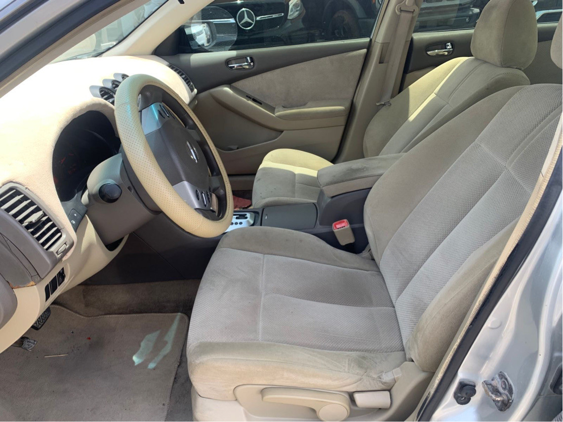 Nissan Altima - Image 9