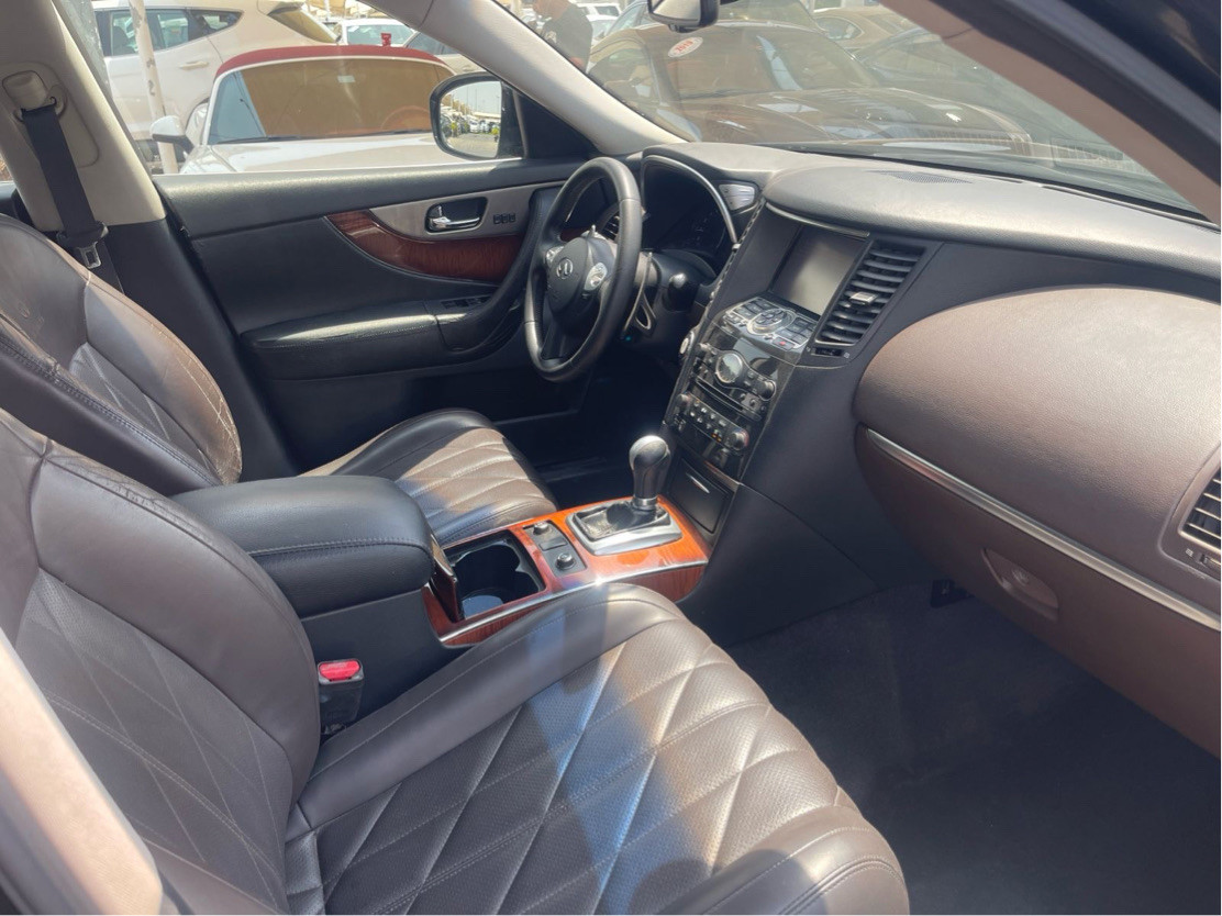 Infiniti QX70 - Image 10