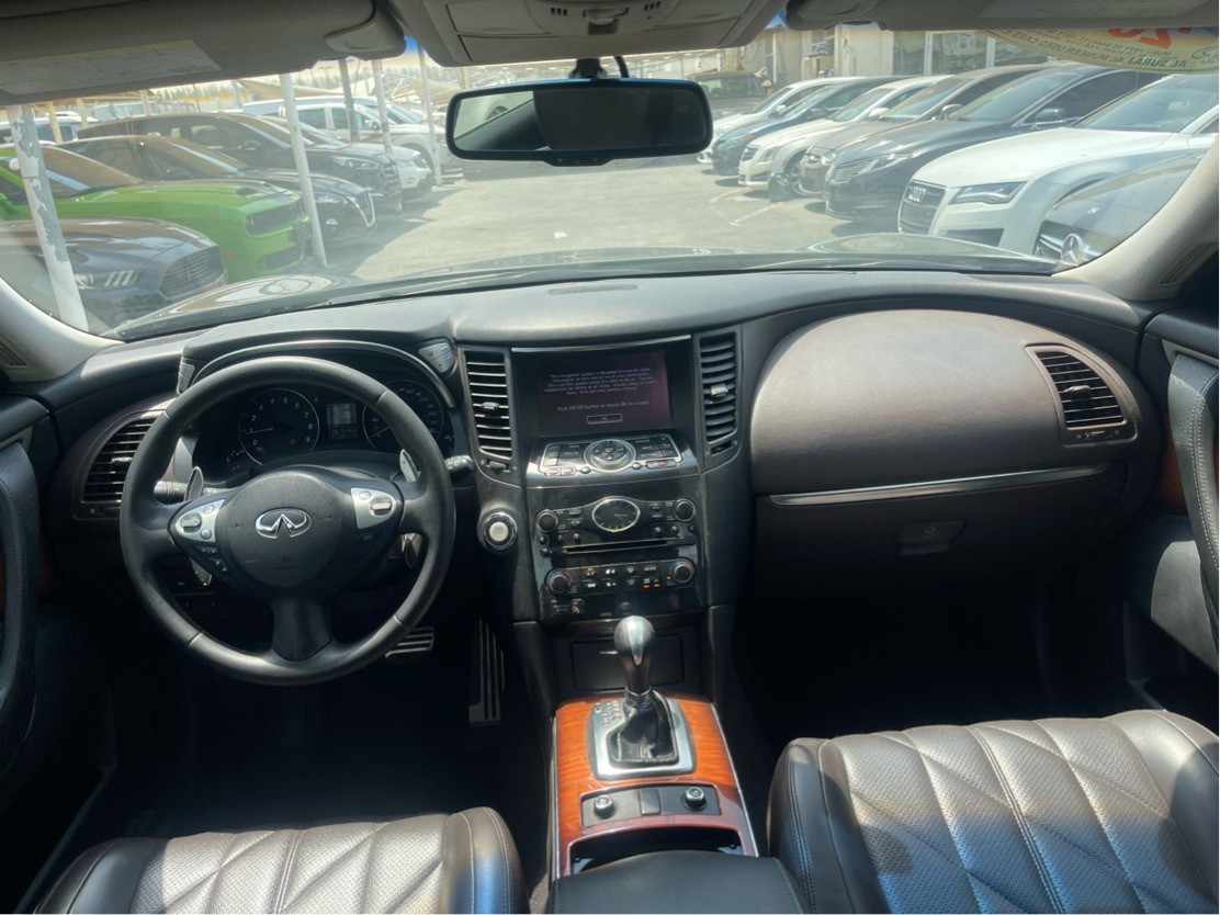 Infiniti QX70 - Image 8