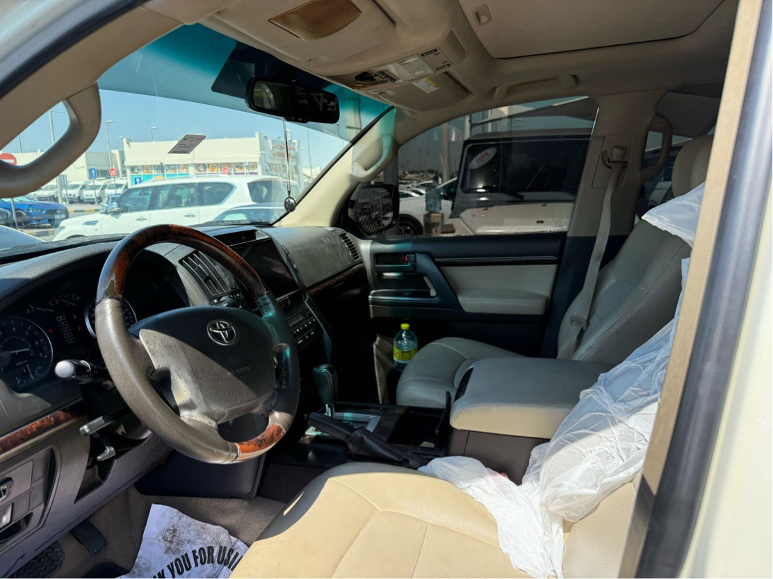 Toyota Land Cruiser - Image 9