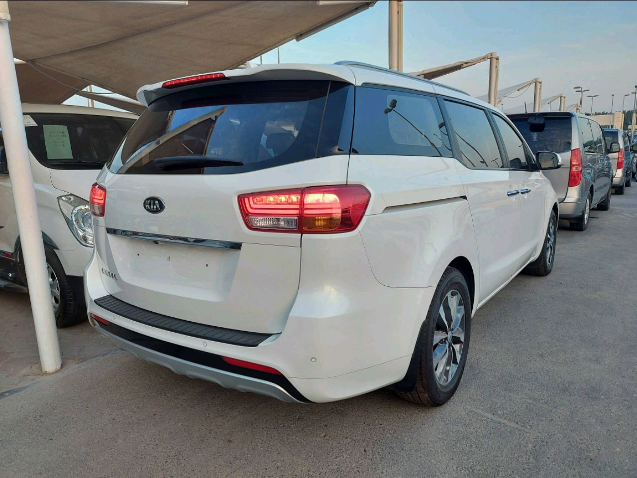 KIA Carnival - Image 3