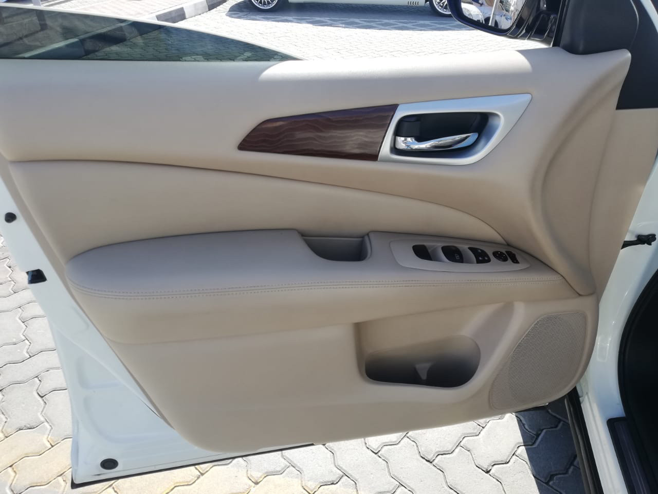Nissan Pathfinder - Image 10