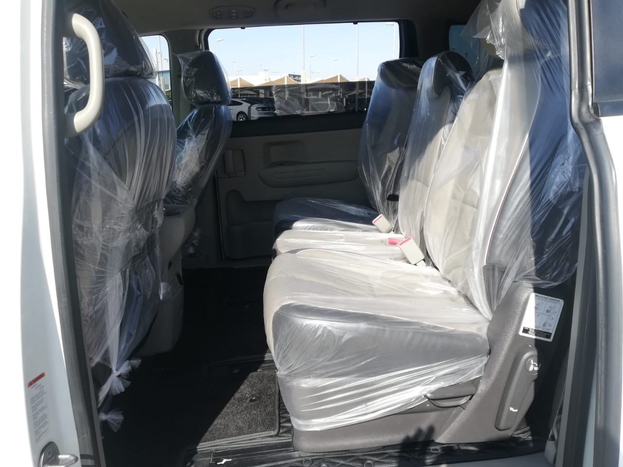 KIA Sedona - Image 7
