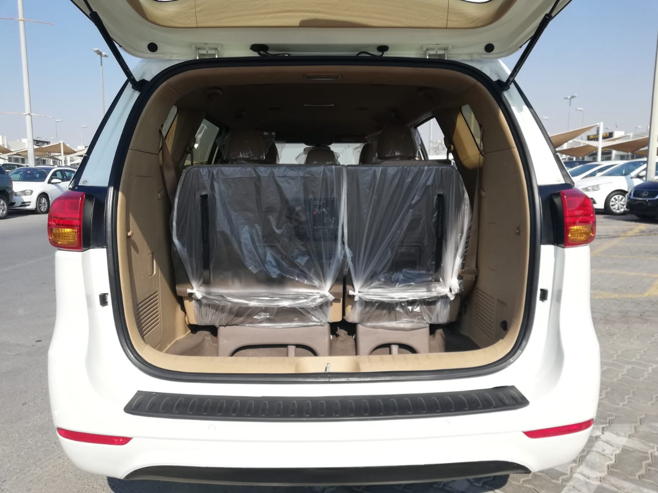 KIA Carnival - Image 10