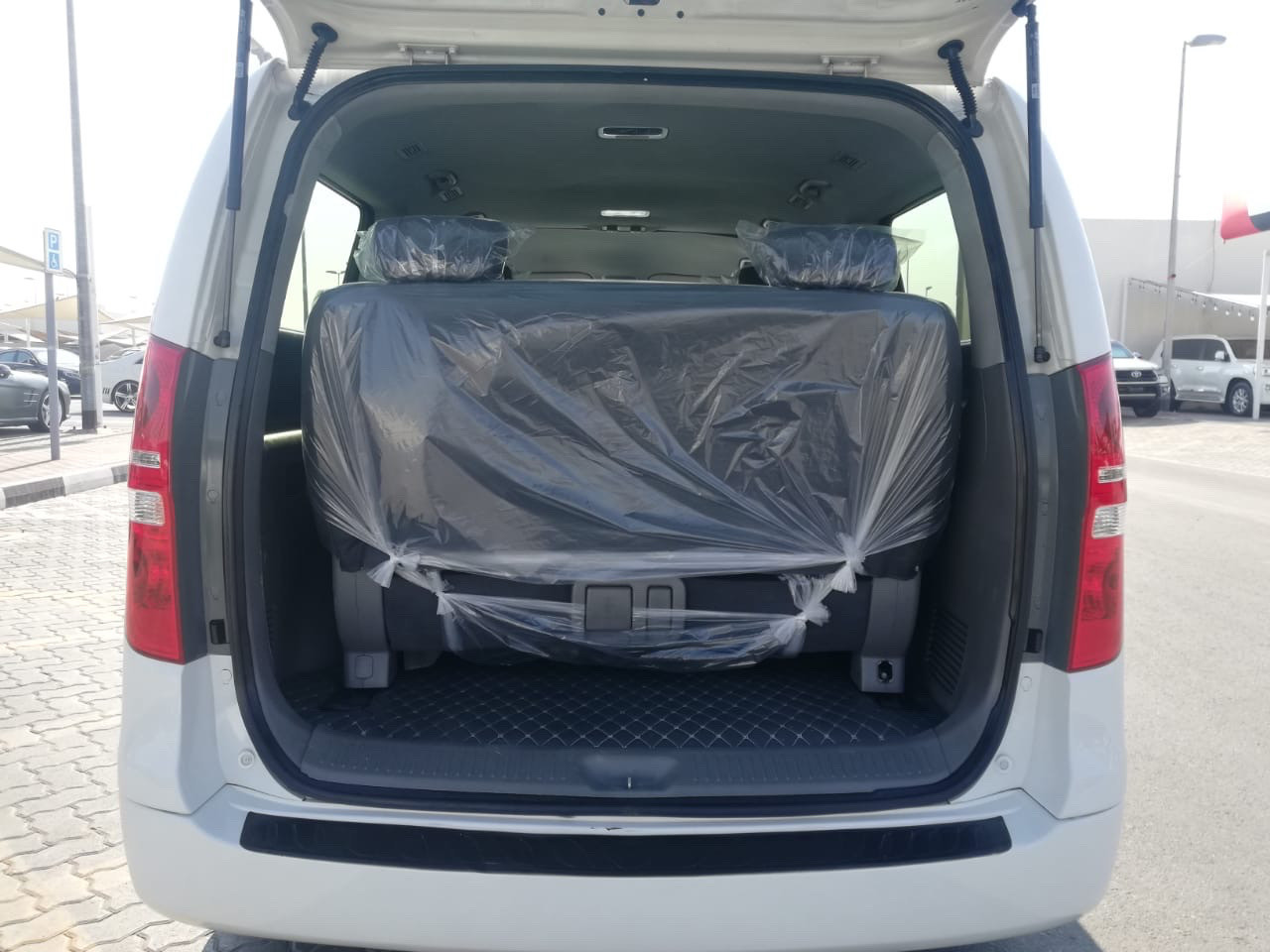 Hyundai H 1 - Image 13