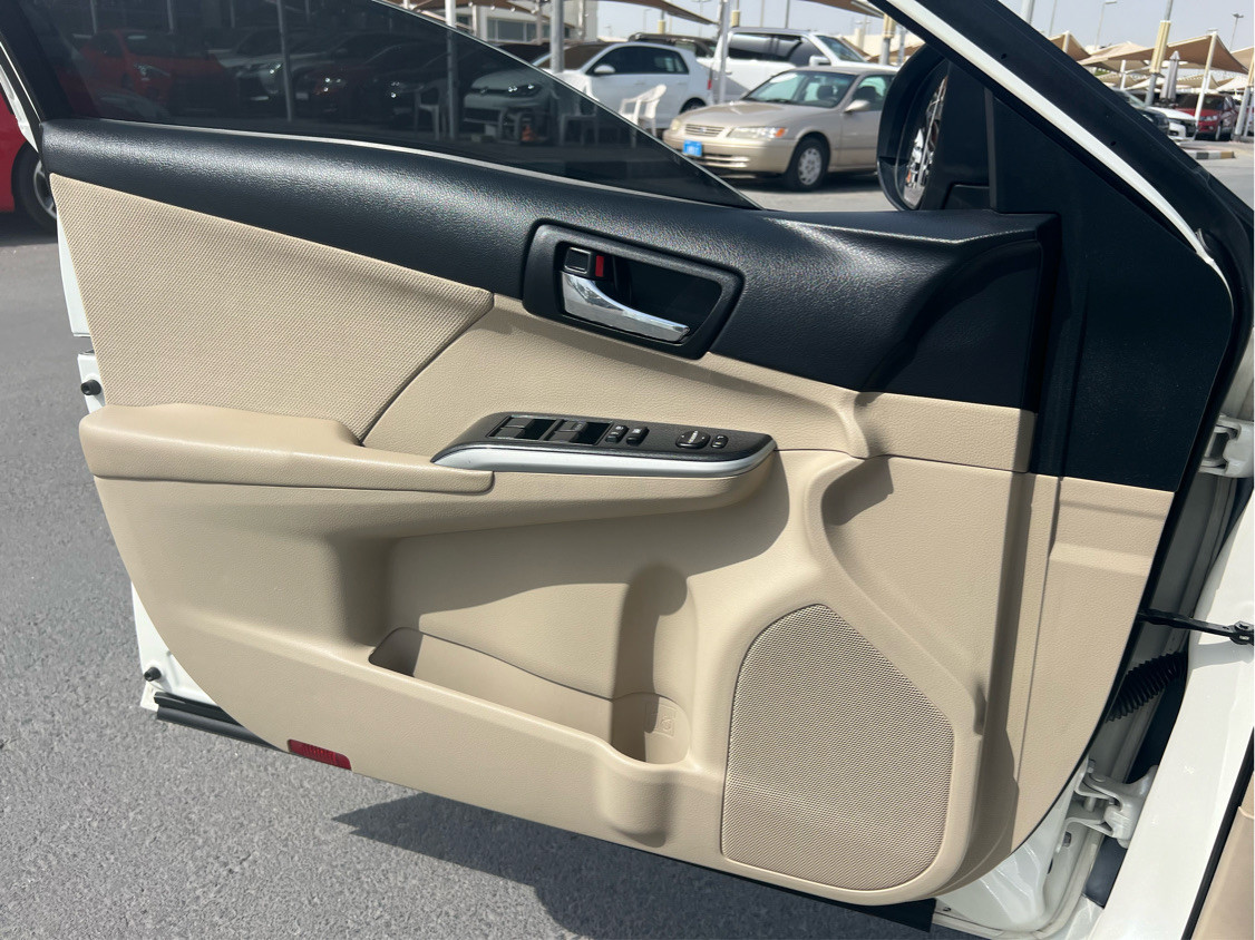 Toyota Camry - Image 12