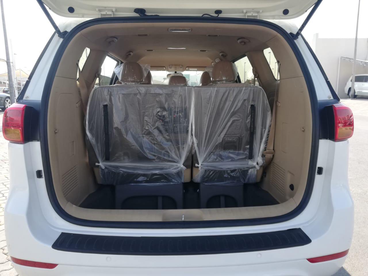 KIA Carnival - Image 11