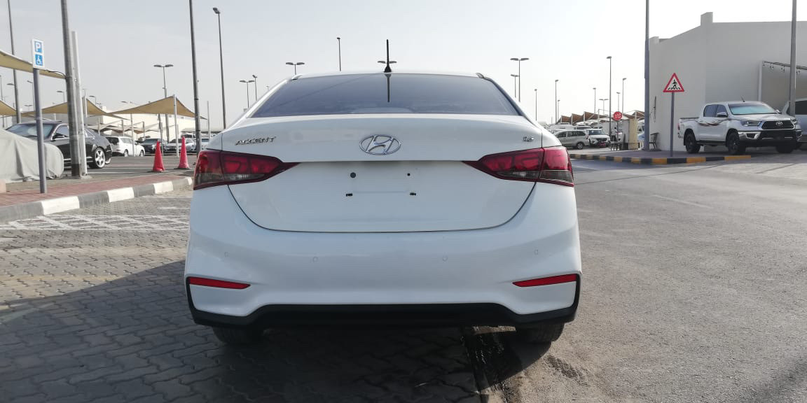 Hyundai Accent - Image 4