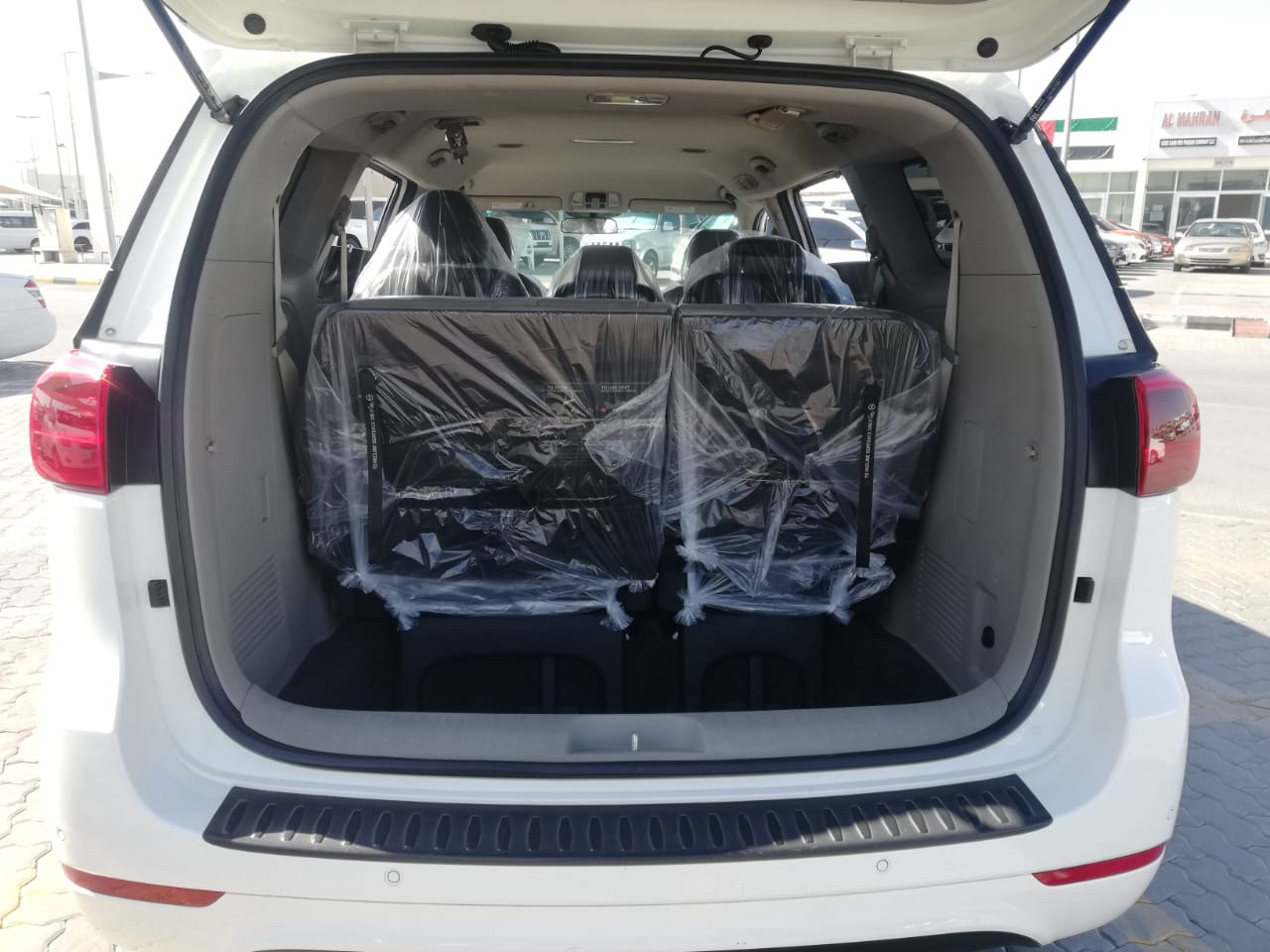KIA Sedona - Image 9