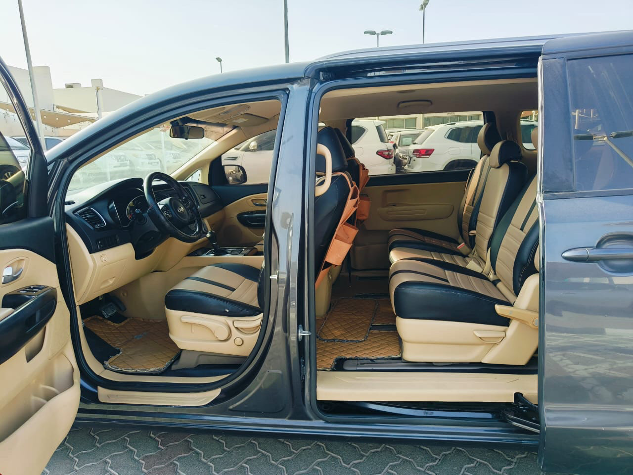 KIA Carnival - Image 7