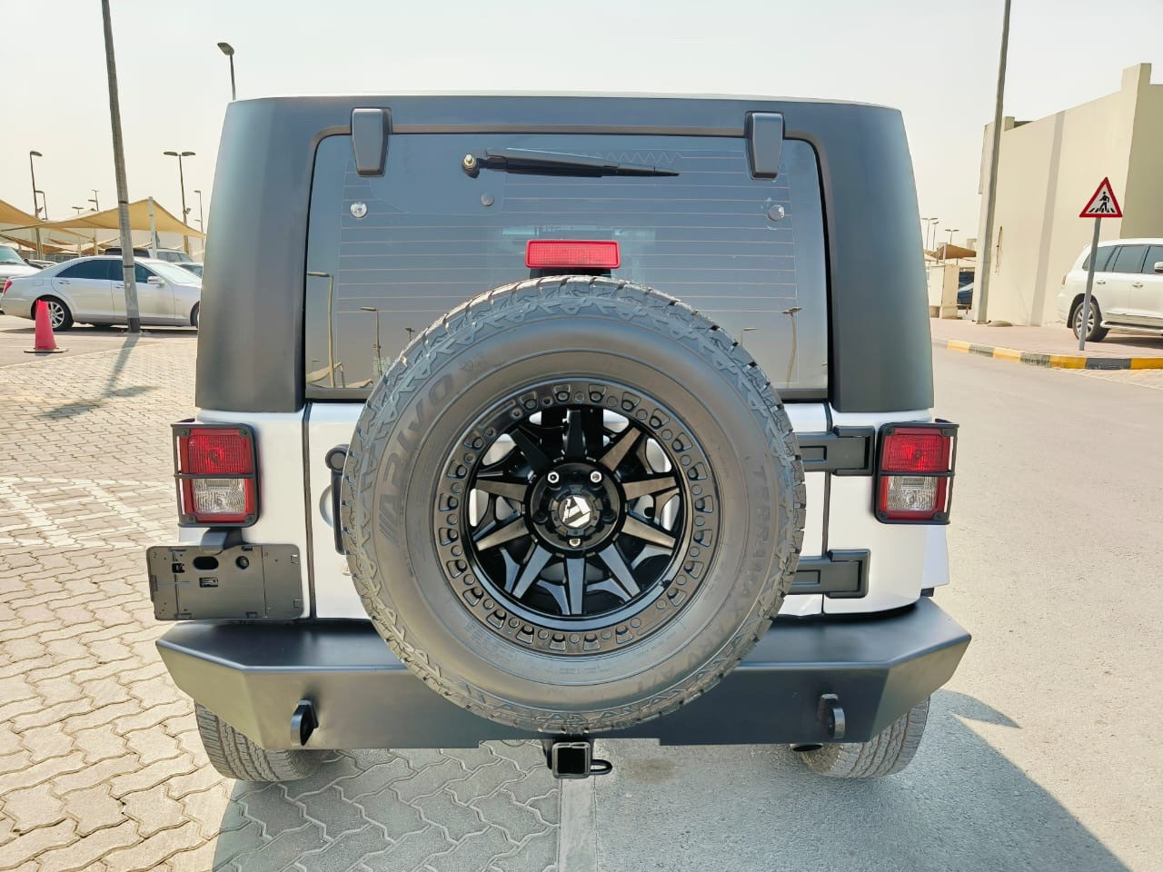Jeep Sahara - Image 10