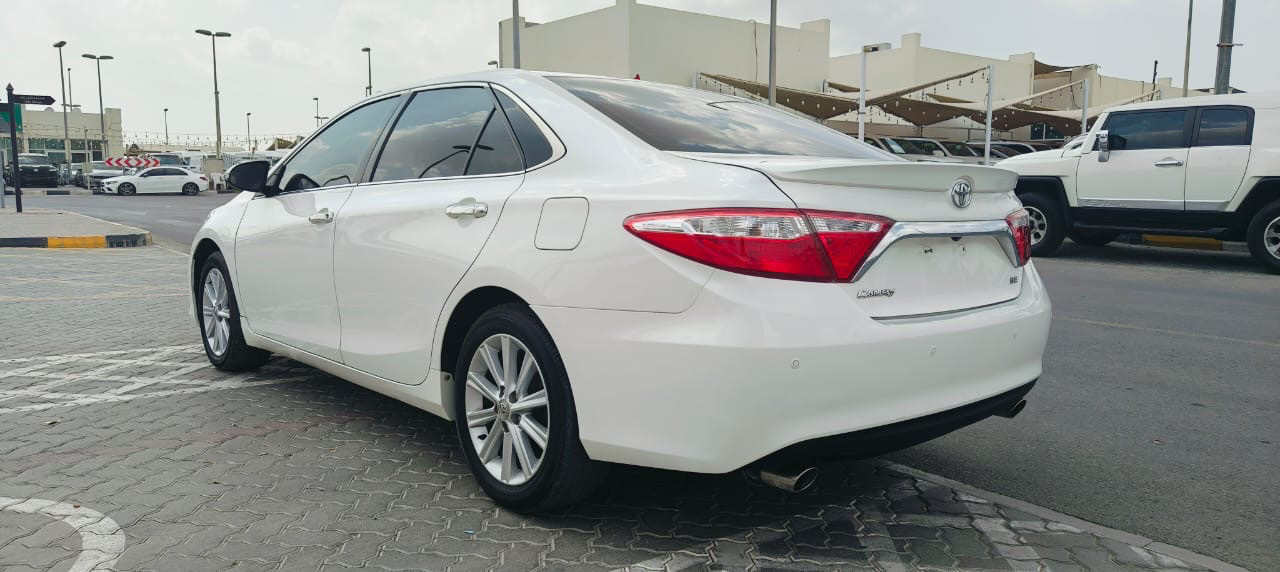 Toyota Camry - Image 10
