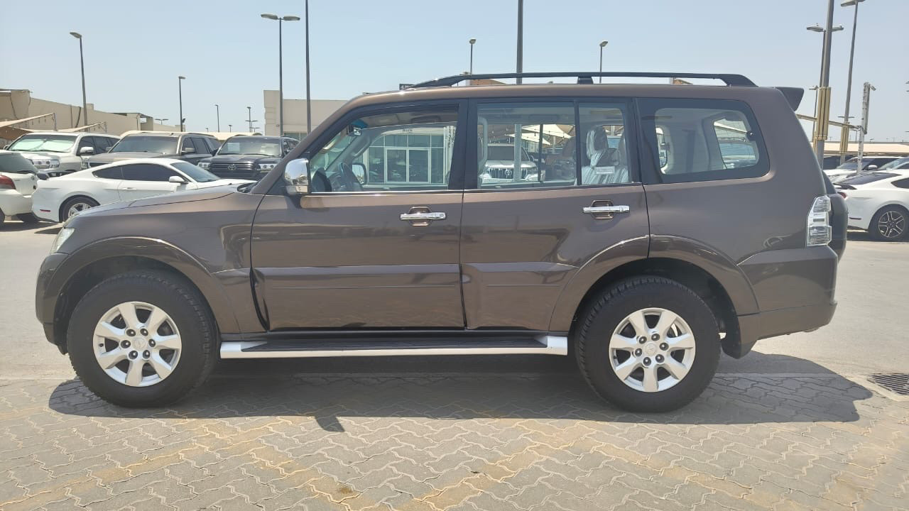 Mitsubishi Pajero - Image 11
