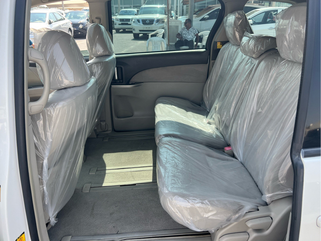 Toyota Previa - Image 11