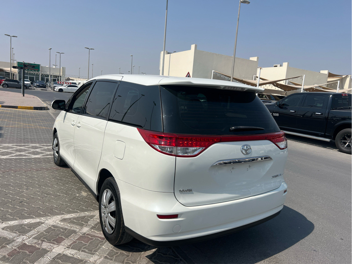 Toyota Previa - Image 8