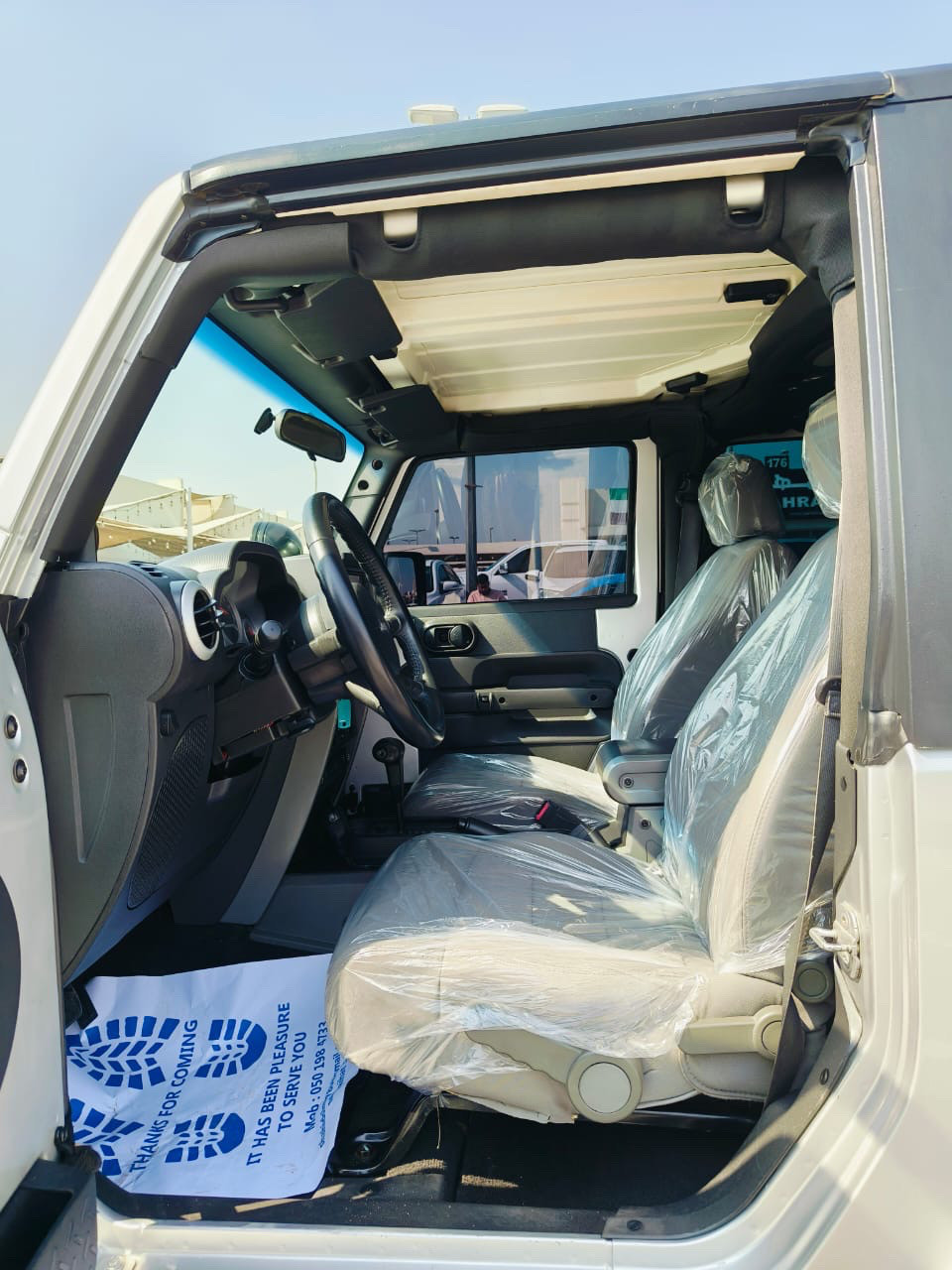 Jeep Sahara - Image 11