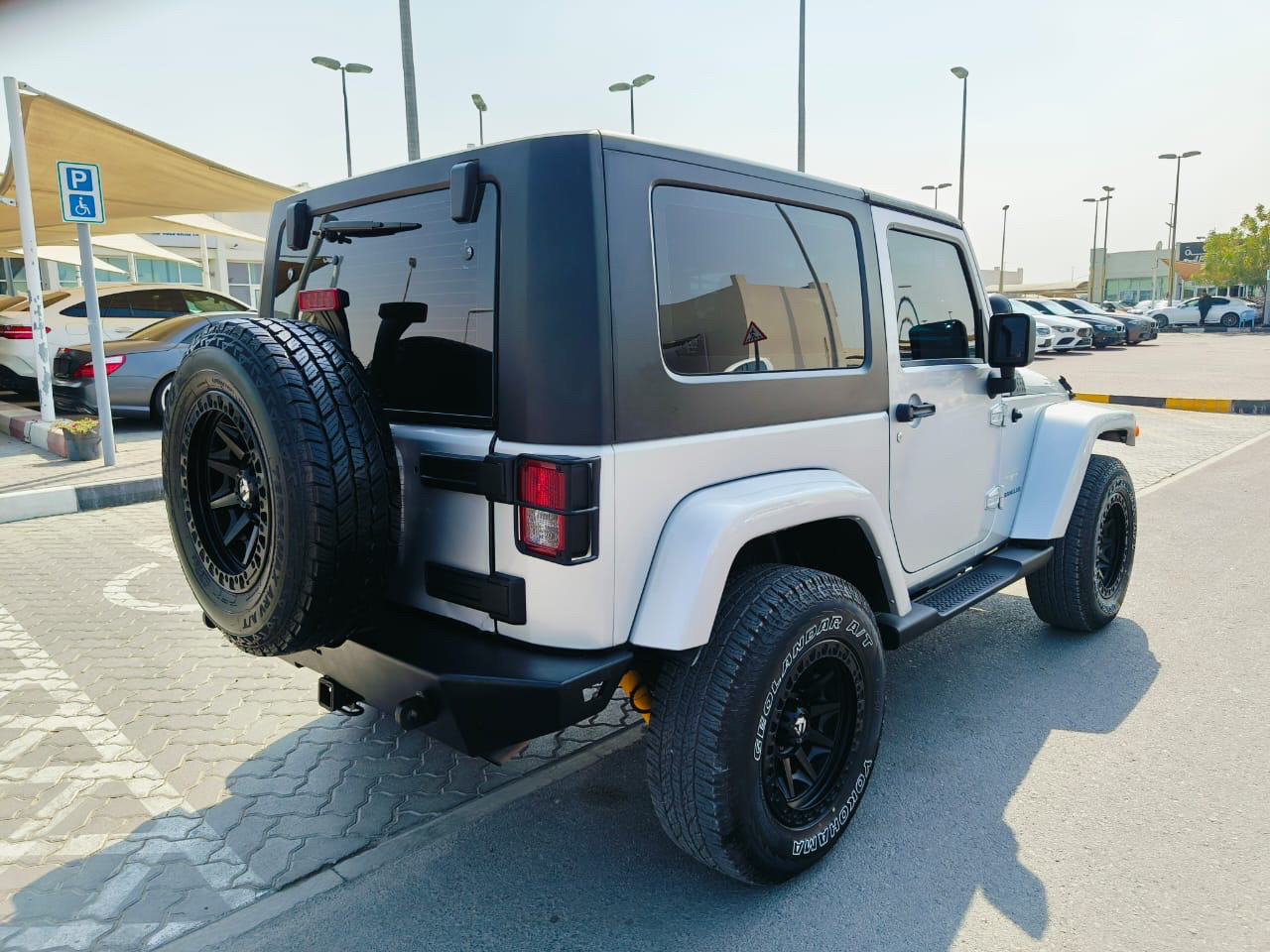 Jeep Sahara - Image 6