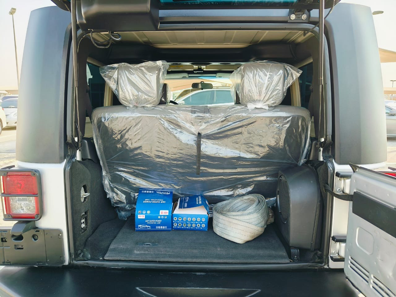 Jeep Sahara - Image 12
