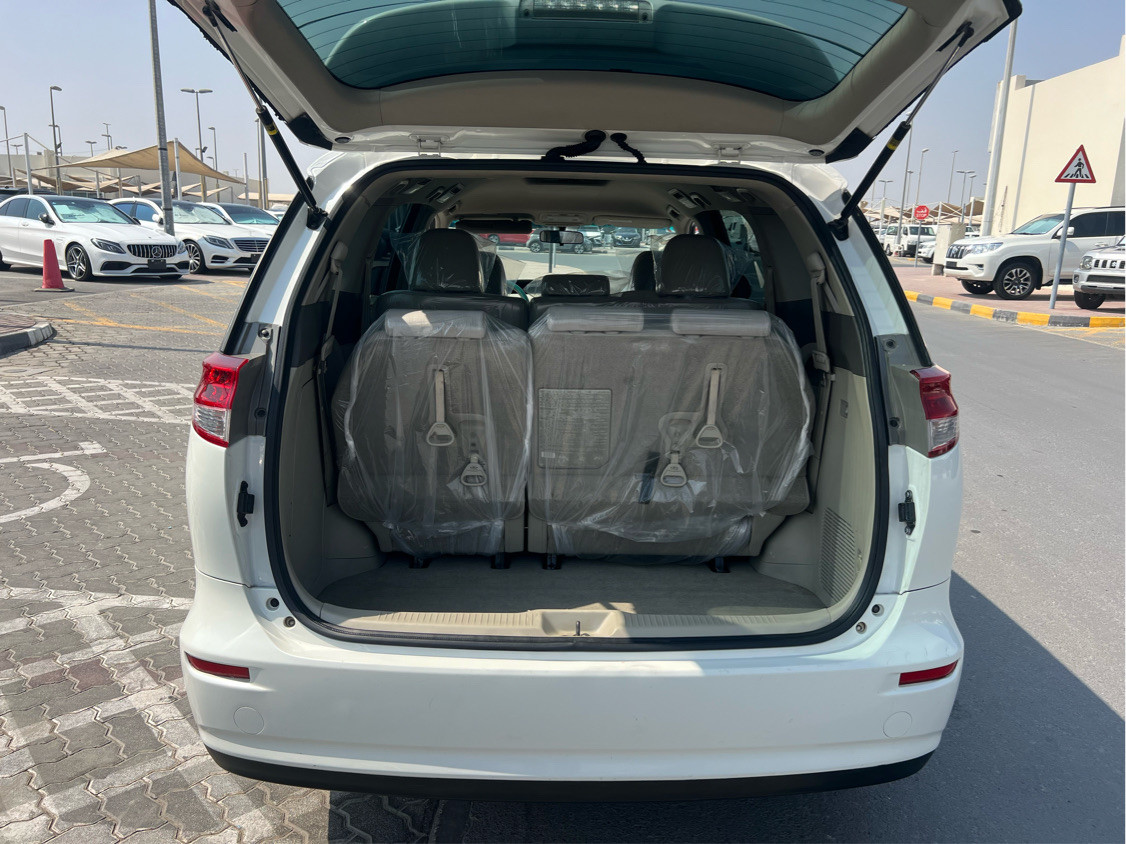 Toyota Previa - Image 4