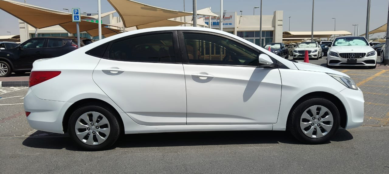 Hyundai Accent - Image 4